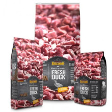 Мастер жаңа оралған қазыны істейді