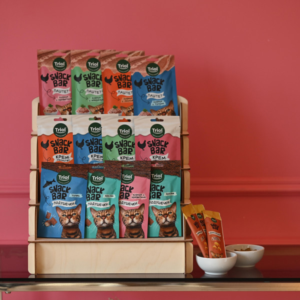 Лакомство для кошек "Мини-роллы с начинкой из курицы с лососем" - серия SNACK BAR, Triol, 40г